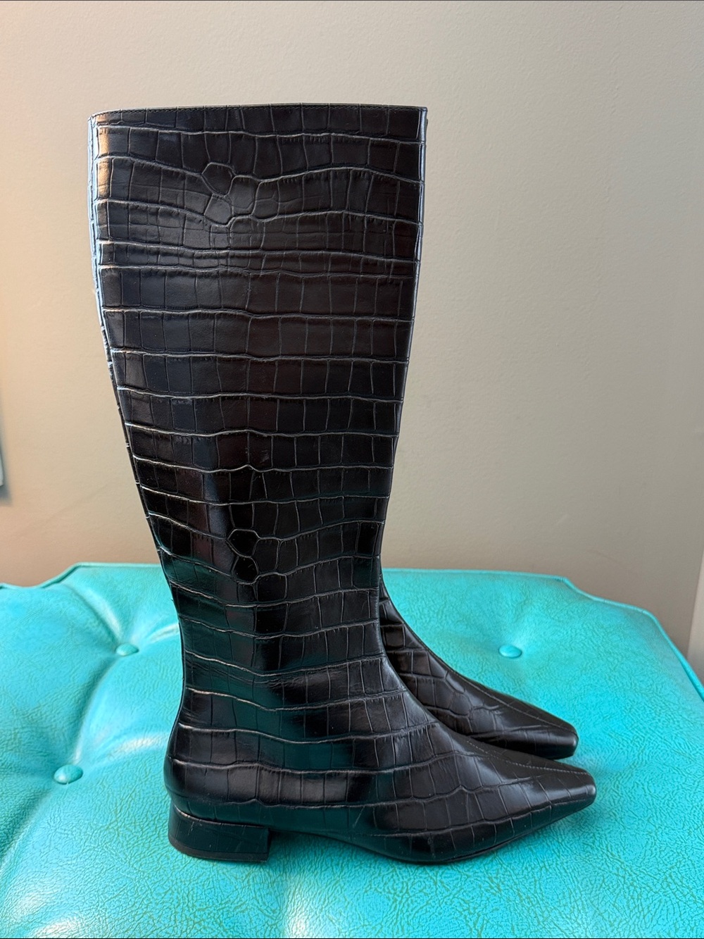Gianni Bini Black Leather Croc-Embossed Textured Knee Boot Chic Stylish Edgy 8.5